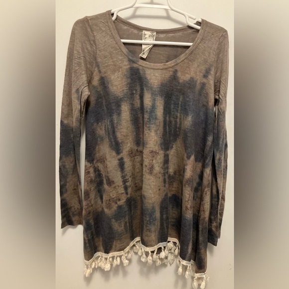 Blu Pepper Tops - Abstract Flowy Long Sleeve Top with Macrame Style Hem